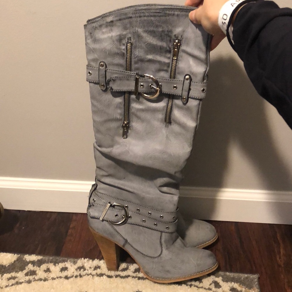 Size 10 women’s tall boot. Used.